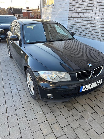 BMW 118i 2 of 5