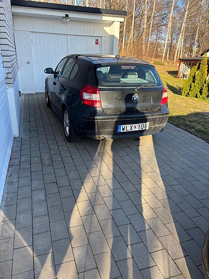 BMW 118i 4 of 5