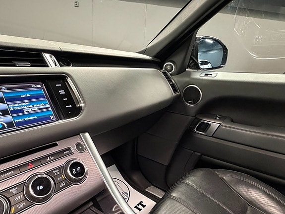 Land Rover Range Rover Sport 18 of 21
