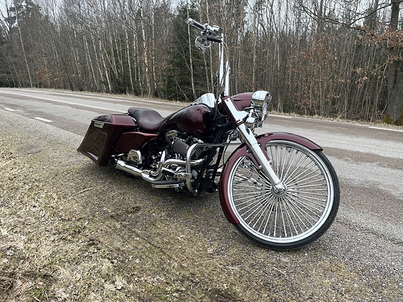 Harley-Davidson Road King Police 2 of 5
