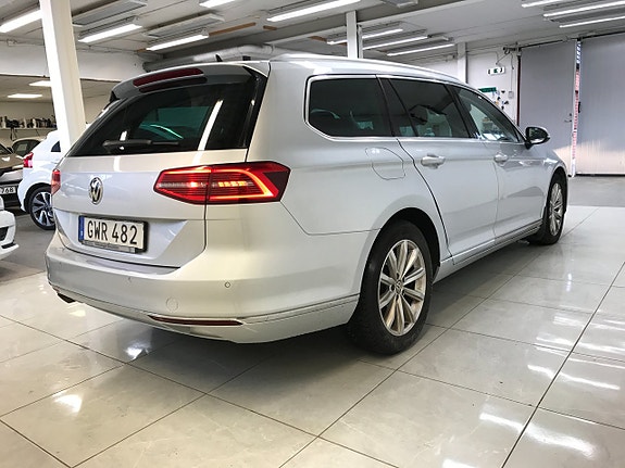 Volkswagen Passat 2 of 5
