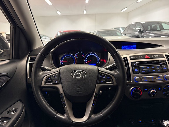 Hyundai i20 10 of 15