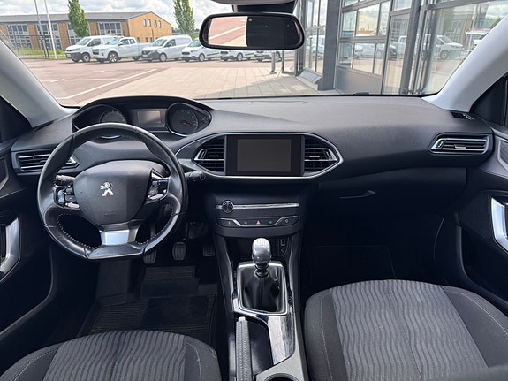Peugeot 308 SW 4 of 5