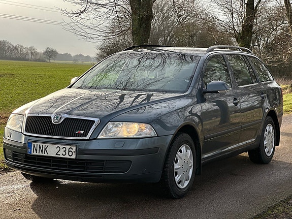 Skoda Octavia 2 of 5