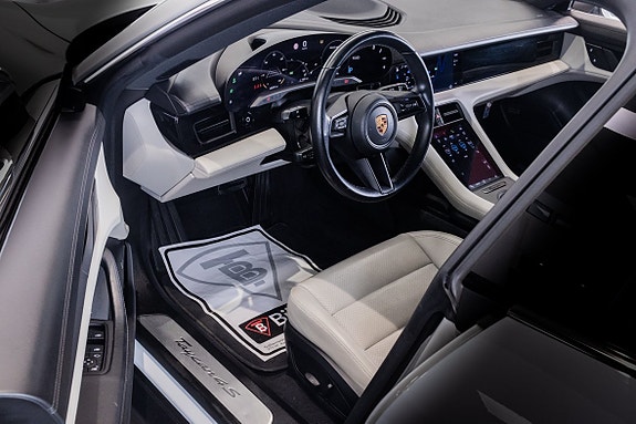 Porsche Taycan 4S 12 of 24
