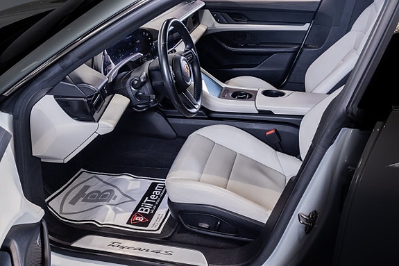 Porsche Taycan 4S 13 of 24