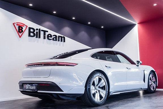 Porsche Taycan 4S 8 of 24