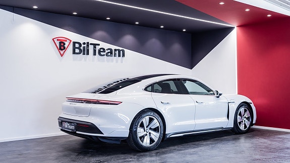 Porsche Taycan 4S 7 of 24