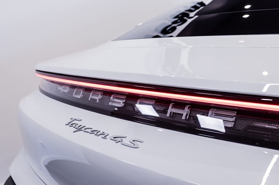 Porsche Taycan 4S 9 of 24