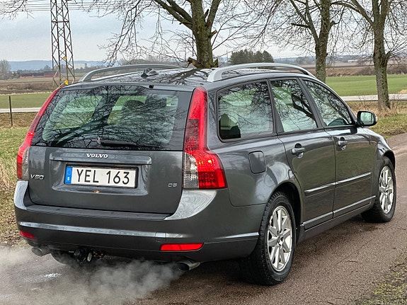 Volvo V50 3 of 15
