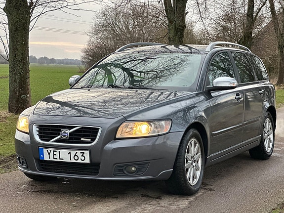 Volvo V50 2 of 15