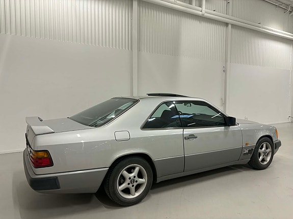 Mercedes-Benz 230 CE 3 of 5