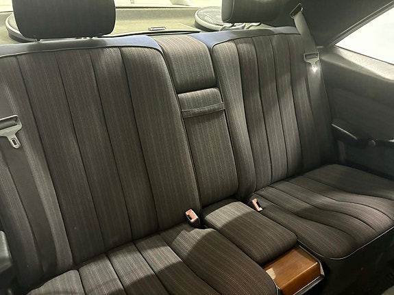 Mercedes-Benz 230 CE 9 of 10