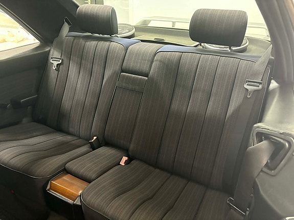 Mercedes-Benz 230 CE 8 of 10