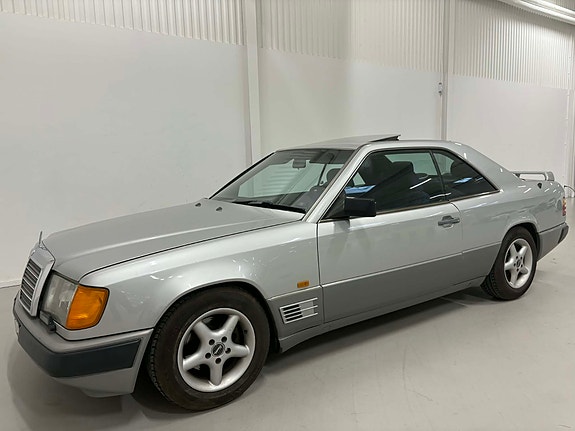 Mercedes-Benz 230 CE 4 of 5