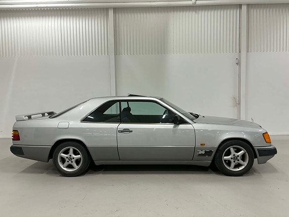 Mercedes-Benz 230 CE 2 of 5