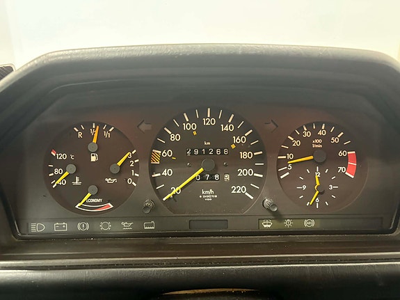 Mercedes-Benz 230 CE 10 of 10