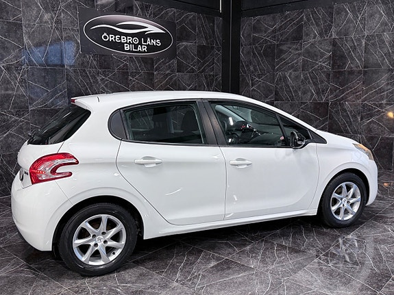 Peugeot 208 4 of 5