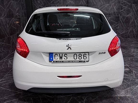 Peugeot 208 8 of 16