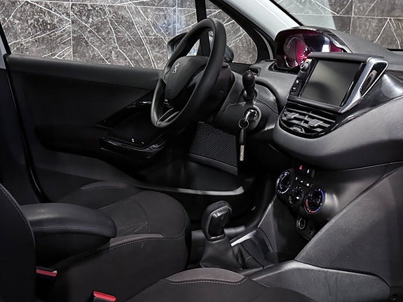Peugeot 208 13 of 16