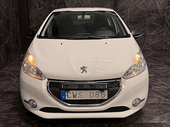 Peugeot 208 7 of 16