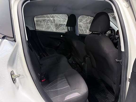 Peugeot 208 12 of 16