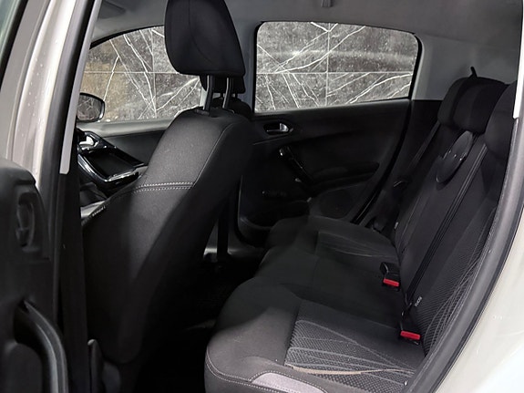 Peugeot 208 10 of 16