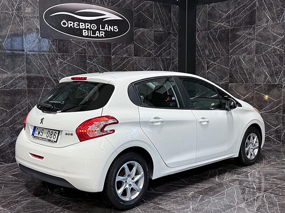 Peugeot 208 3 of 5