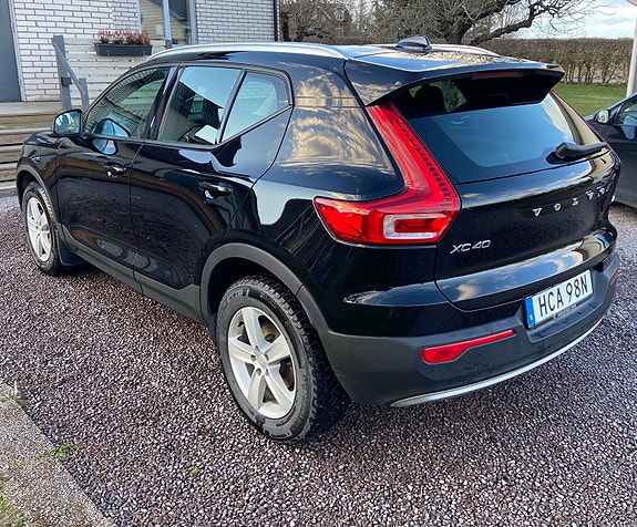Volvo XC40 4 of 5