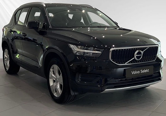 Volvo XC40 2 of 5