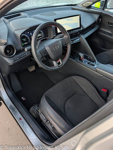 Toyota C-HR 7 of 27
