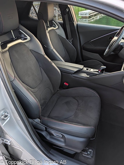 Toyota C-HR 10 of 27