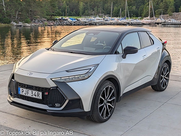Toyota C-HR 3 of 27