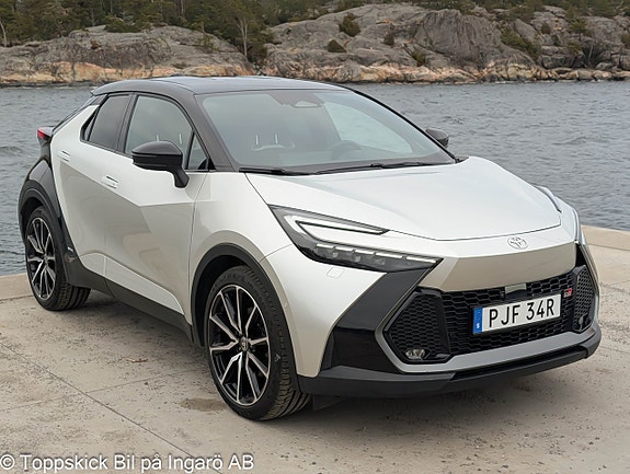 Toyota C-HR 3 of 5