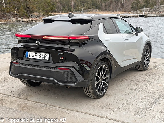 Toyota C-HR 4 of 5