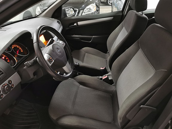 Opel Astra 8 of 16