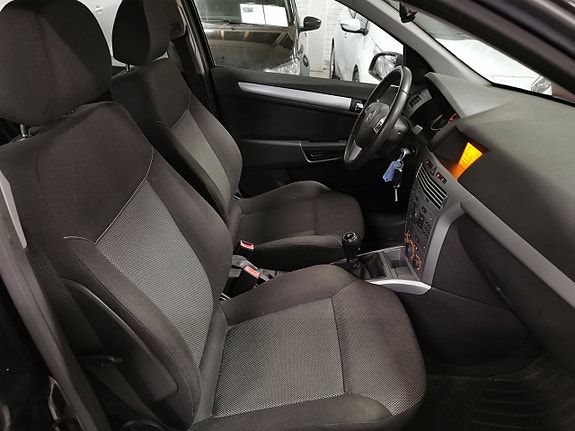 Opel Astra 10 of 16