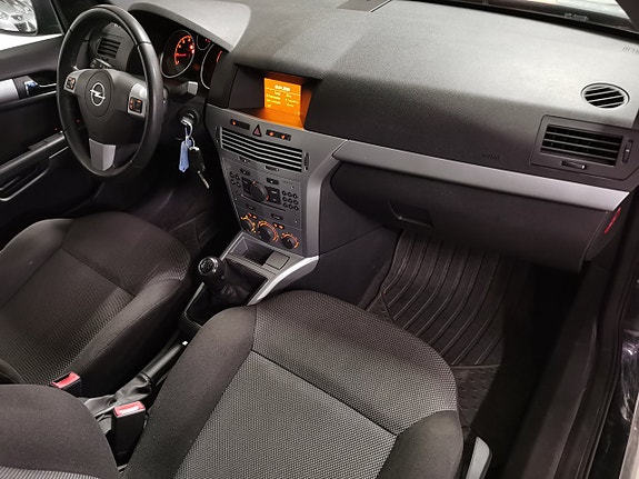 Opel Astra 9 of 16