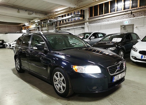 Volvo V50 2 of 17
