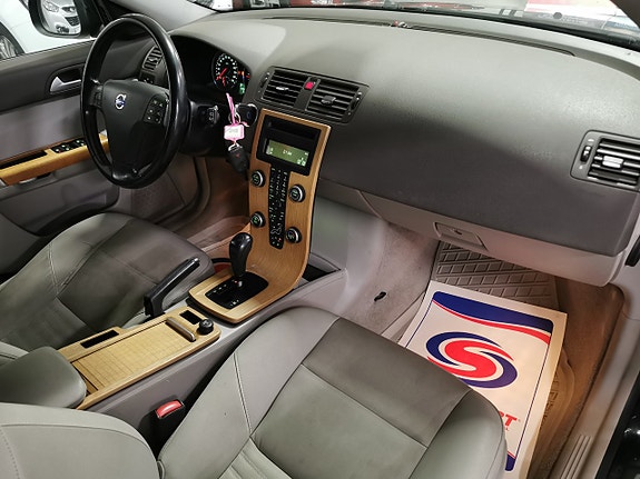 Volvo V50 9 of 17