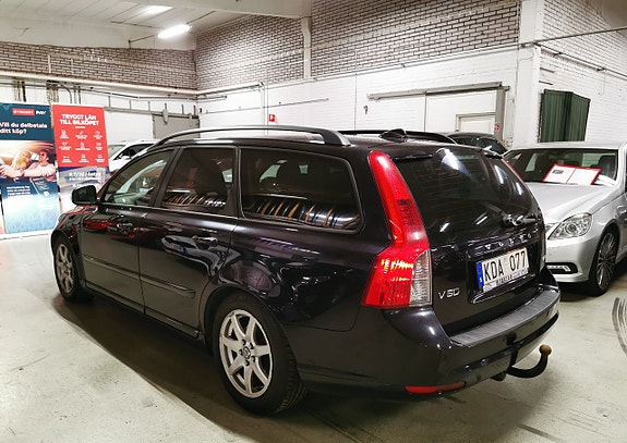 Volvo V50 3 of 17