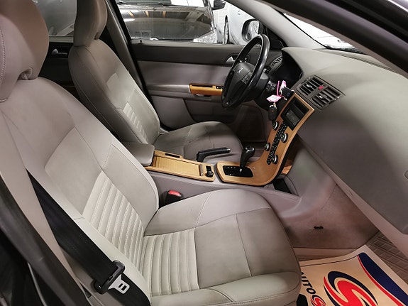 Volvo V50 10 of 17