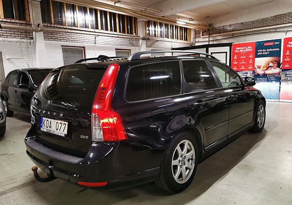Volvo V50 4 of 17