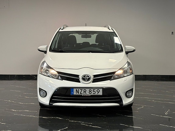 Toyota Verso 2 of 5