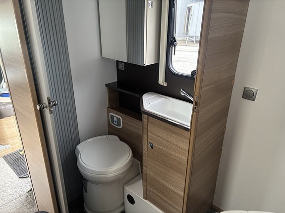 Adria Coral 690 SC 7 of 16