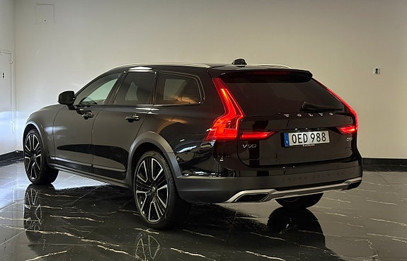 Volvo V90 Cross Country 4 of 5