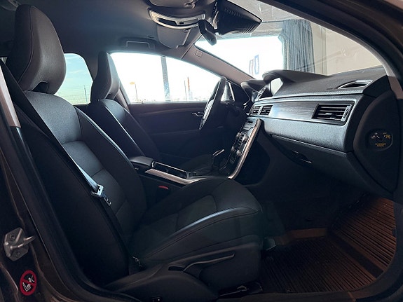 Volvo XC70 10 of 26
