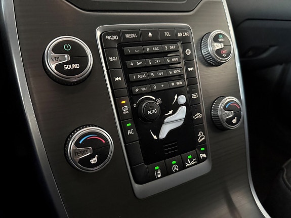 Volvo XC70 11 of 26