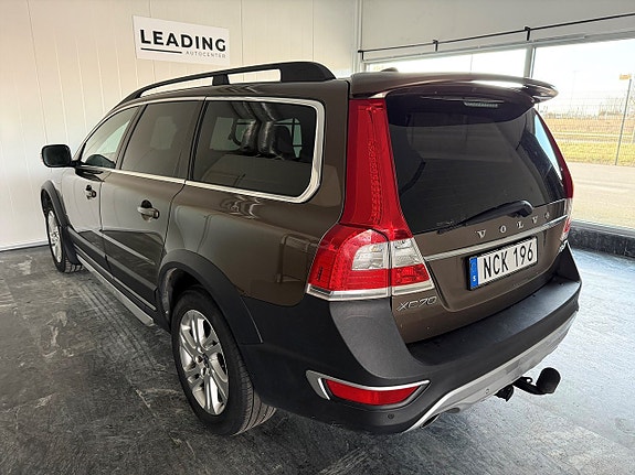 Volvo XC70 2 of 26