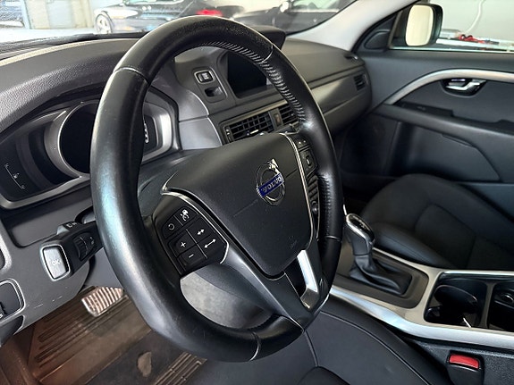 Volvo XC70 4 of 26